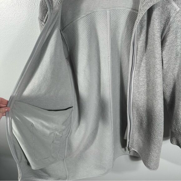 Lululemon On Repeat Jacket Heathered Core Light Grey Size 4 Athletic Outdoor Gym - Picture 5 of 16